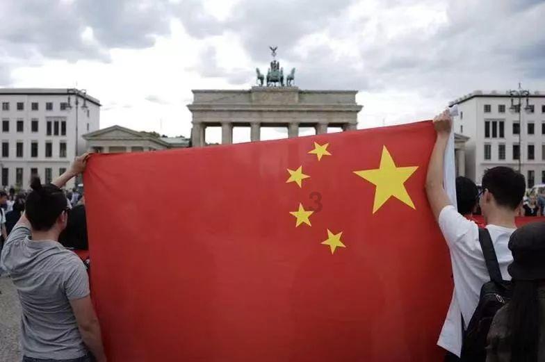 床头的塑料膜今天撕掉了可以直接睡觉吗？游戏画面