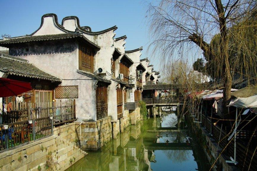 那么多不平等条约​，多半来自愚蠢